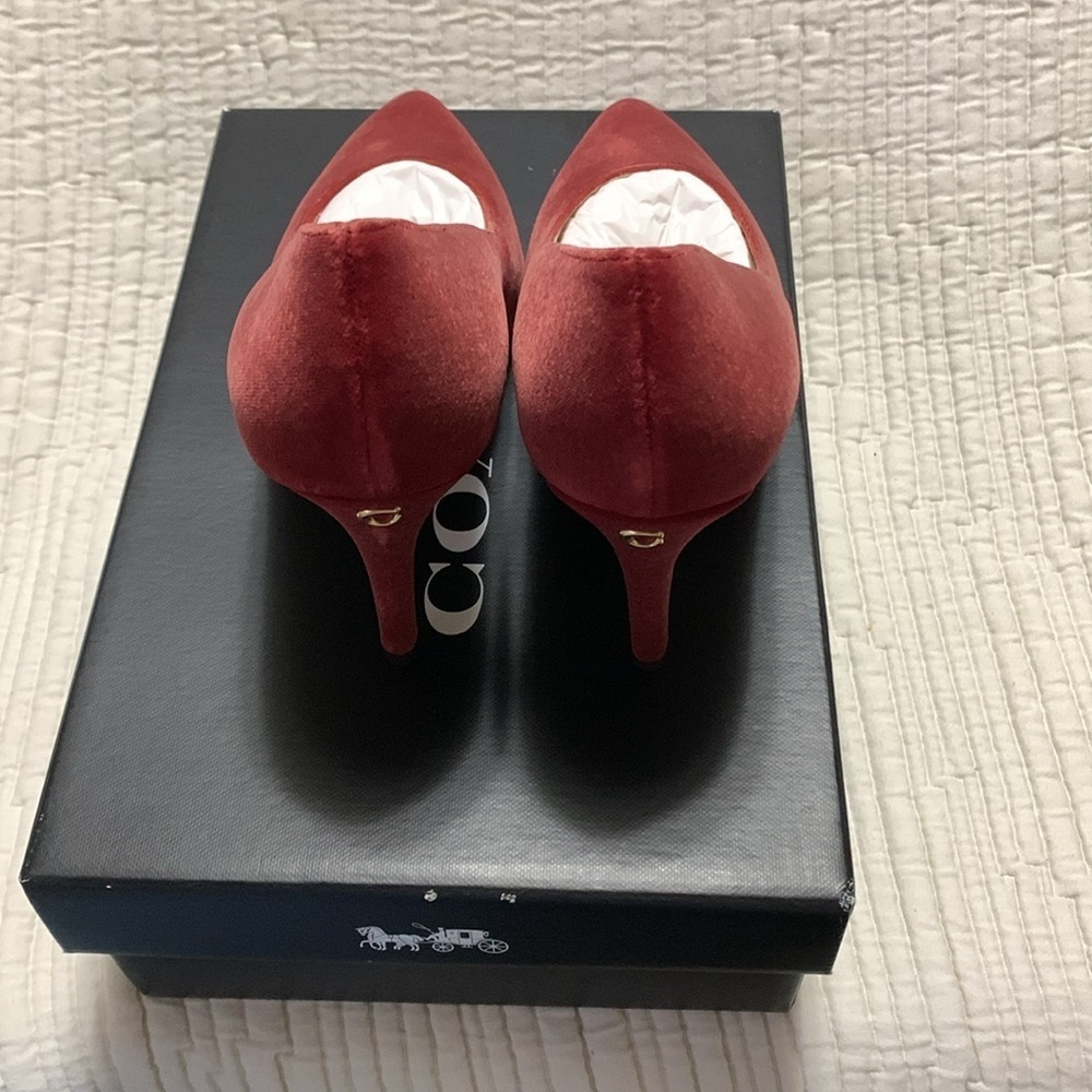 NEW COACH Skyler Vero Cupid
Velvet Cherry Pumps Size 9 Classic Formal Reception - Picture 3 of 15